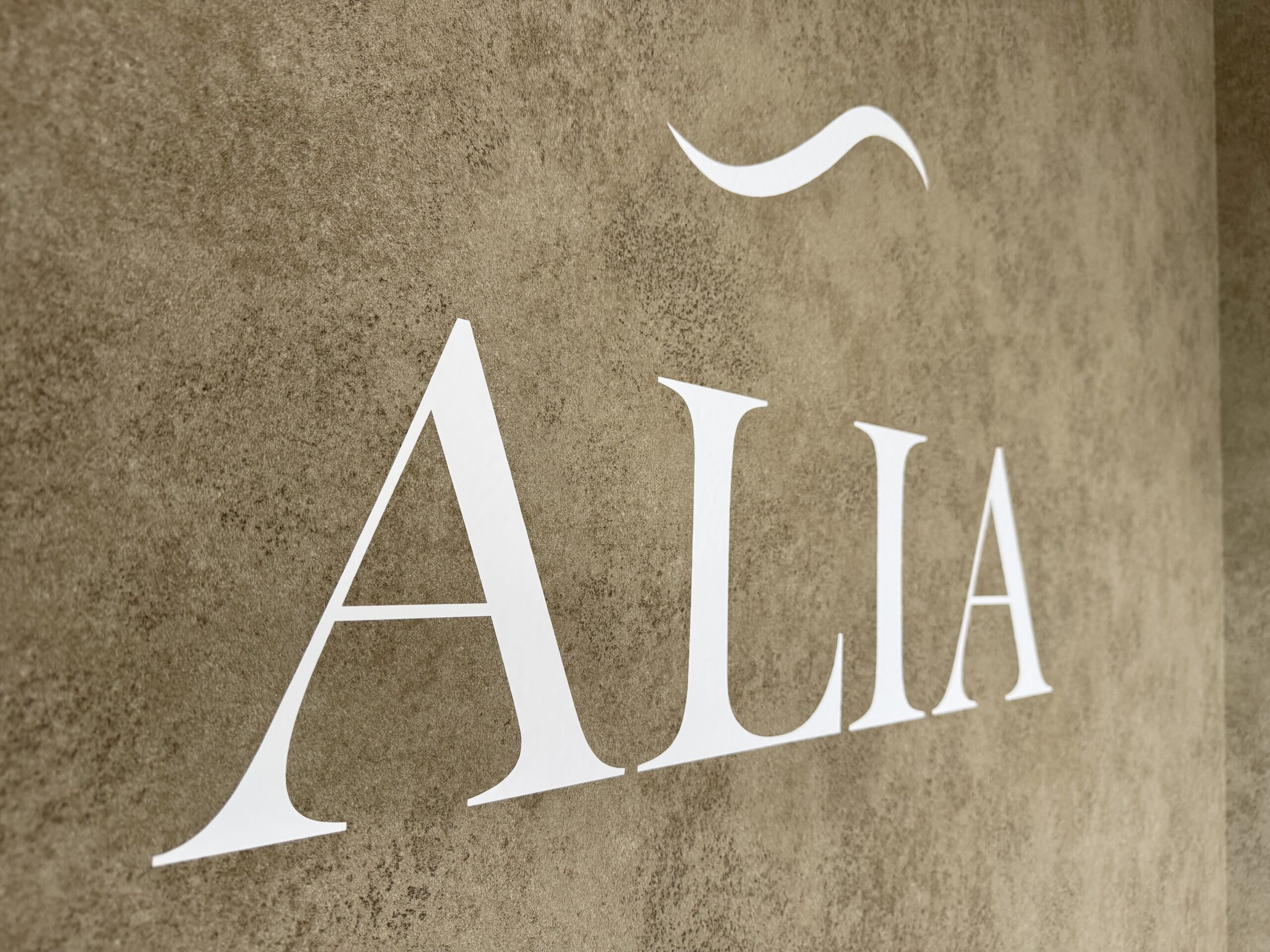 浜松市中央区の美容室 ALIA（アリア）小豆餅店 | お客様へ寄り添い体験を彩る美容室。アイラッシュ・アイブロウ・ネイルも展開。
